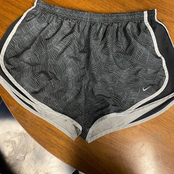 2 Nike shorts size XL - Picture 7 of 10